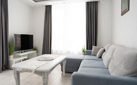 Sunny & Stylish Brand New 2Bdr Apartment + Parking