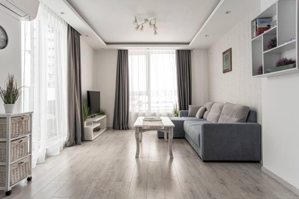 Sunny & Stylish Brand New 2Bdr Apartment + Parking София Екстериор снимка